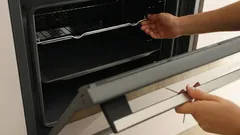 De ce este recomandat să lăsați ușa cuptorului deschisă pentru o perioadă scurtă de timp după gătire